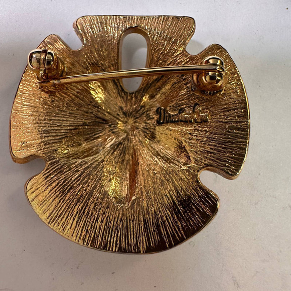 Vintage Direction One Goldtone and White Enamel Sand Dollar Brooch 1.25" - Picture 3 of 6
